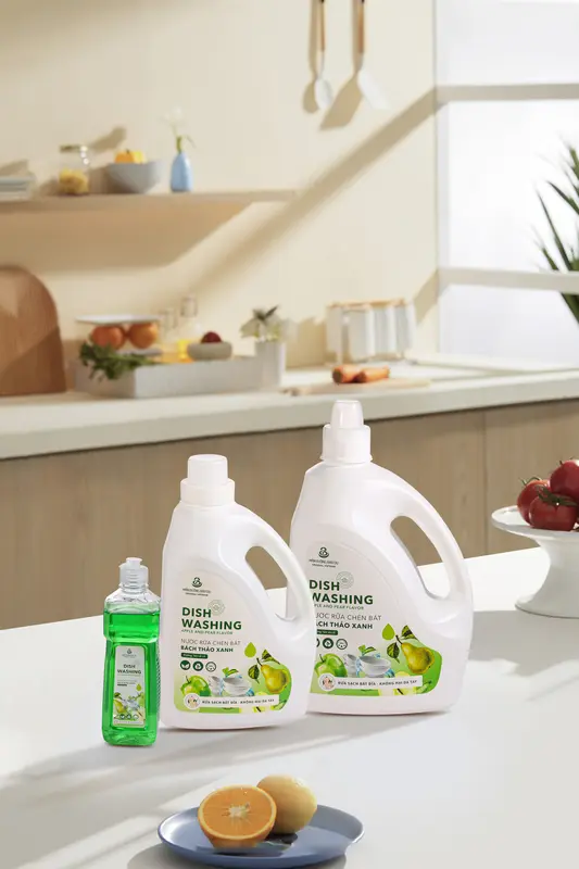Nước rửa chén Bảo Dụ trên mặt bếp sáng