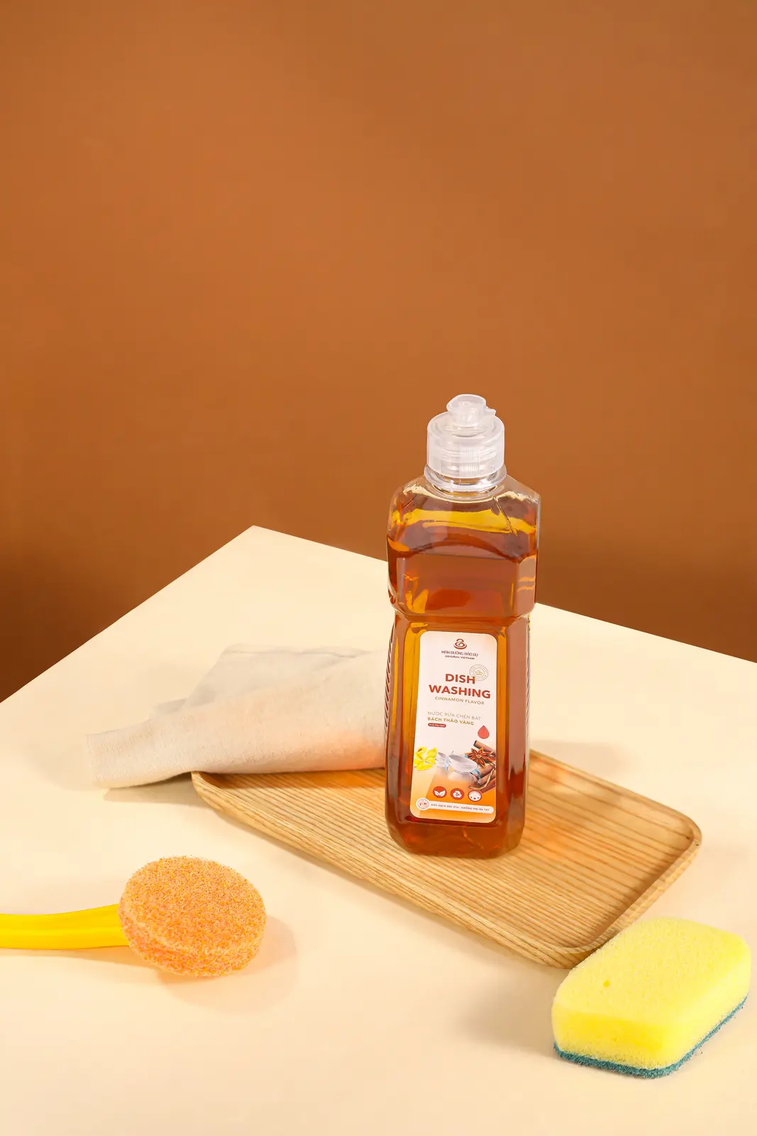 Nước rửa chén bát hương quế trong không gian sử dụng